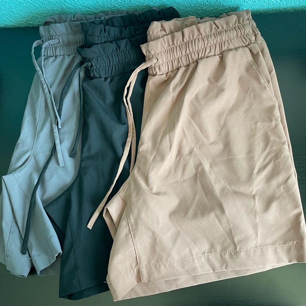 Lightweight summer shorts Med